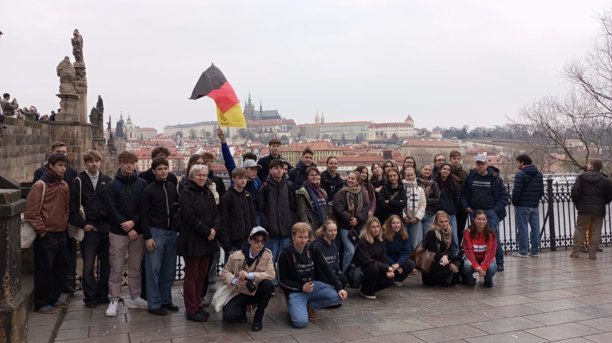 25JuChPrag00
