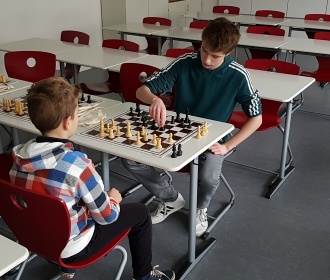 Das Projekt Goethe spielt Schach lädt zu einer Partie Schach ein.
