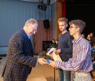 PM_WE23_12_Rektor HS Wismar gratuliert_Foto WEMAG Stephan Rudolph-Kramer_OO9A4382